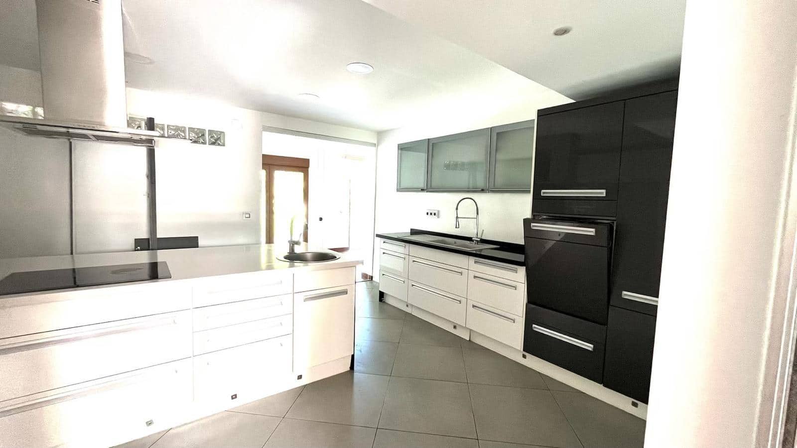 4 quarto Moradia para venda em La Nucia com piscina garagem - 950 000 € (Ref: 8741678)