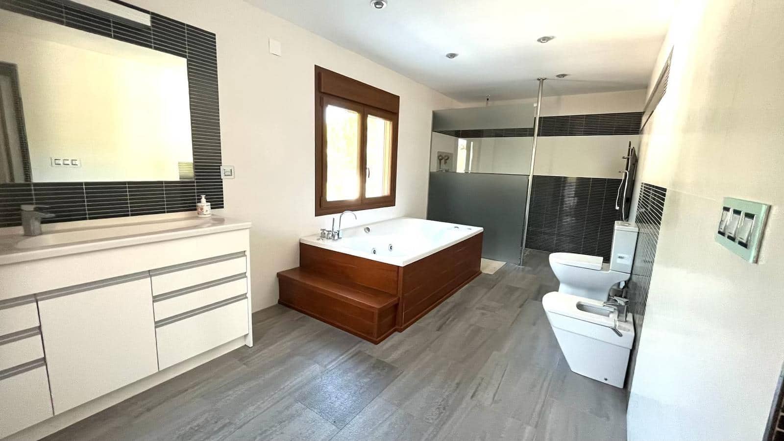 4 quarto Moradia para venda em La Nucia com piscina garagem - 950 000 € (Ref: 8741678)