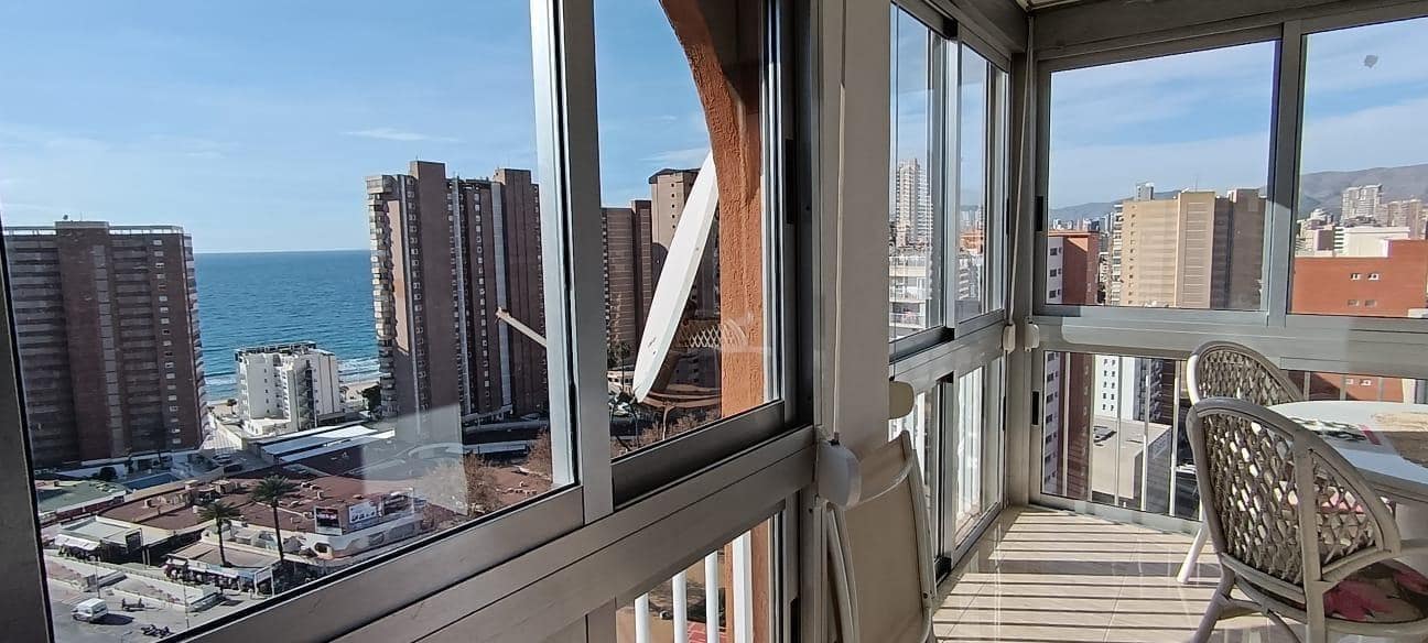 Apartamento de 2 habitaciones en Benidorm en venta con piscina - 250.000 € (Ref: 8770798)