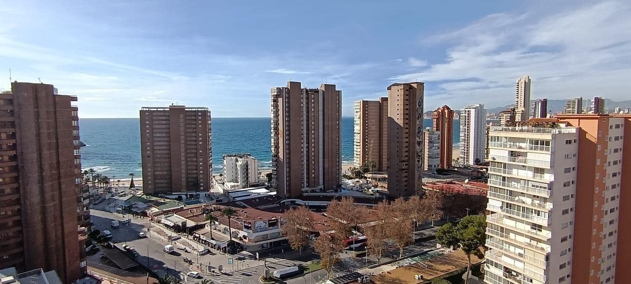 Apartamento de 2 habitaciones en Benidorm en venta con piscina - 250.000 € (Ref: 8770798)