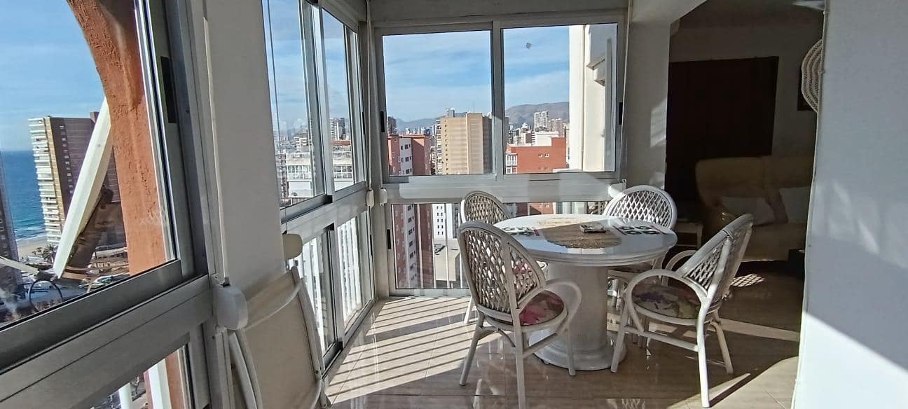 Apartamento de 2 habitaciones en Benidorm en venta con piscina - 250.000 € (Ref: 8770798)