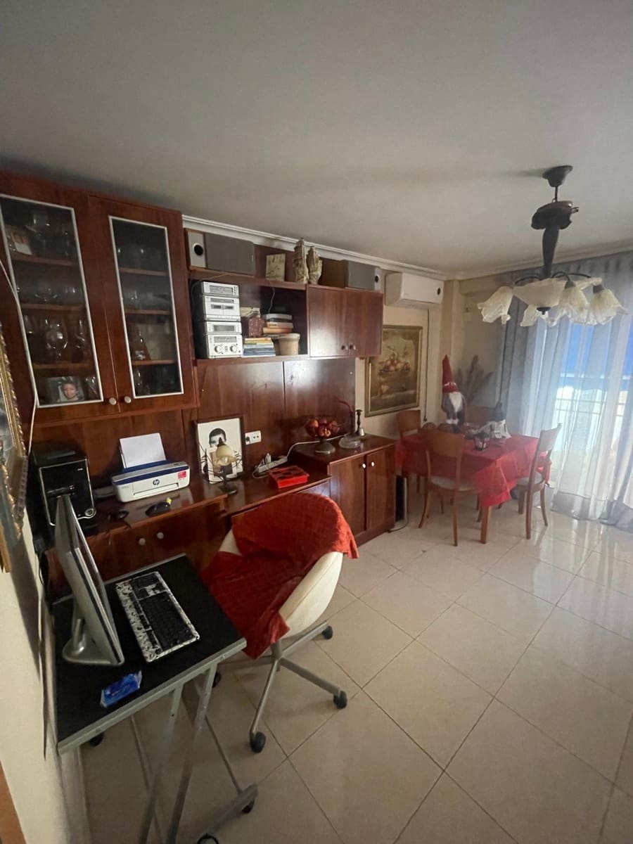 3 bedroom Flat for sale in La Villajoyosa / Vila Joiosa - € 160,000 (Ref: 8802185)