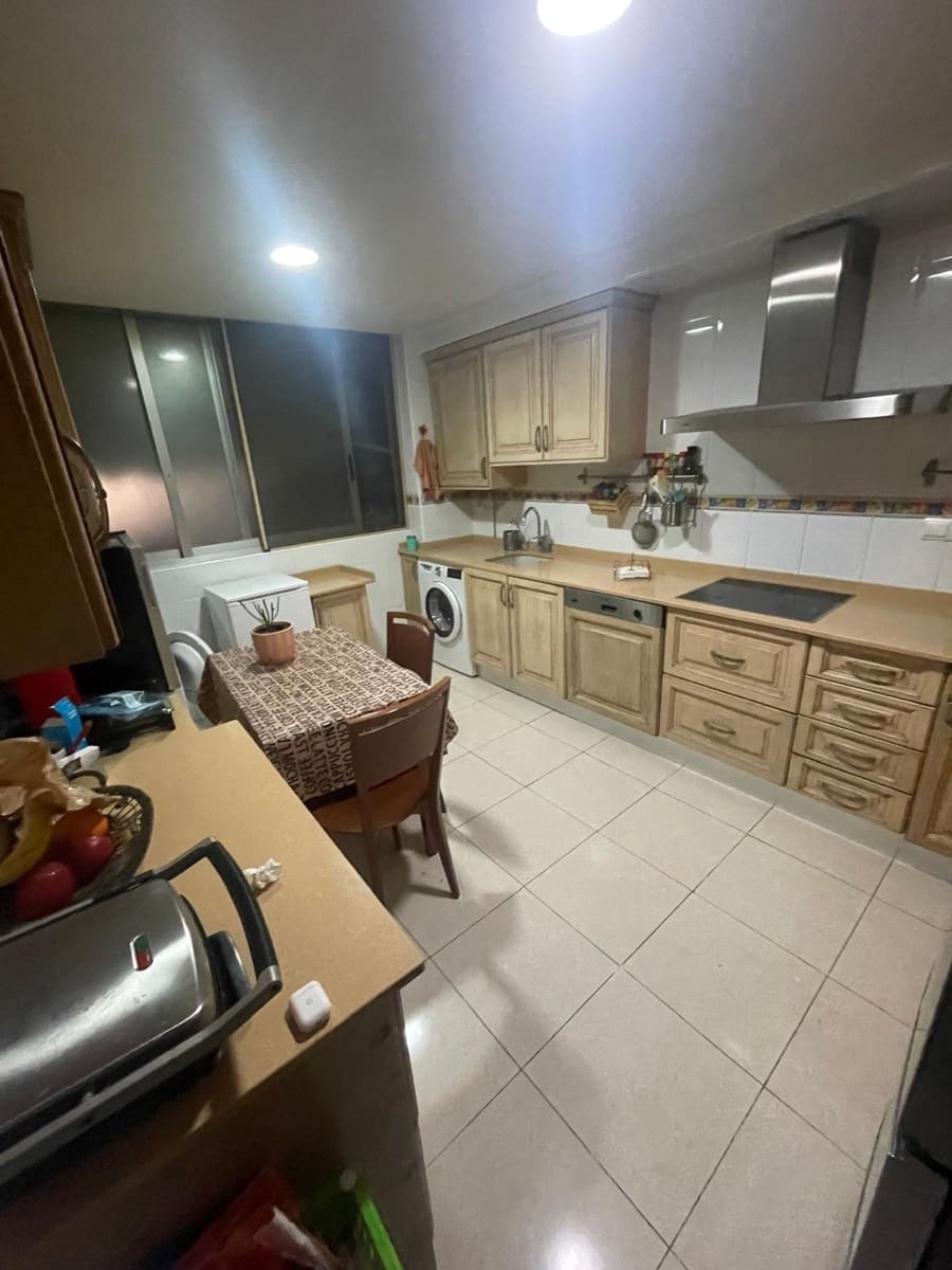 3 bedroom Flat for sale in La Villajoyosa / Vila Joiosa - € 160,000 (Ref: 8802185)