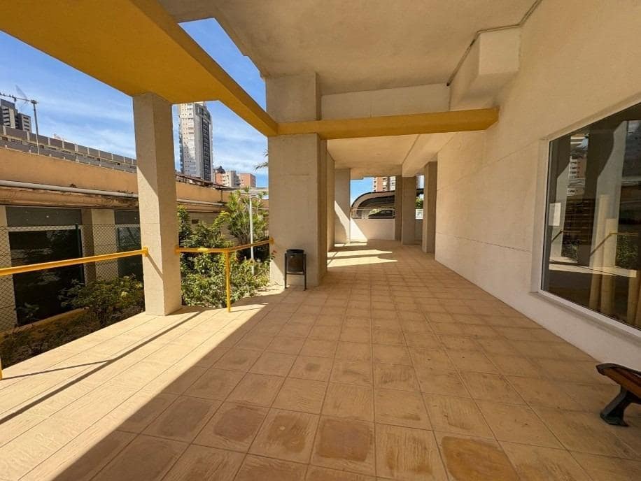 3 bedroom Flat for sale in Benidorm with pool - € 355,000 (Ref: 9065325)