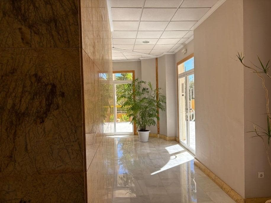 3 bedroom Flat for sale in Benidorm with pool - € 355,000 (Ref: 9065325)