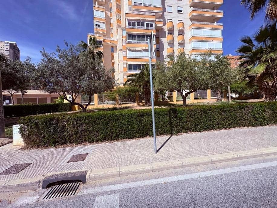 3 bedroom Flat for sale in Benidorm with pool - € 355,000 (Ref: 9065325)