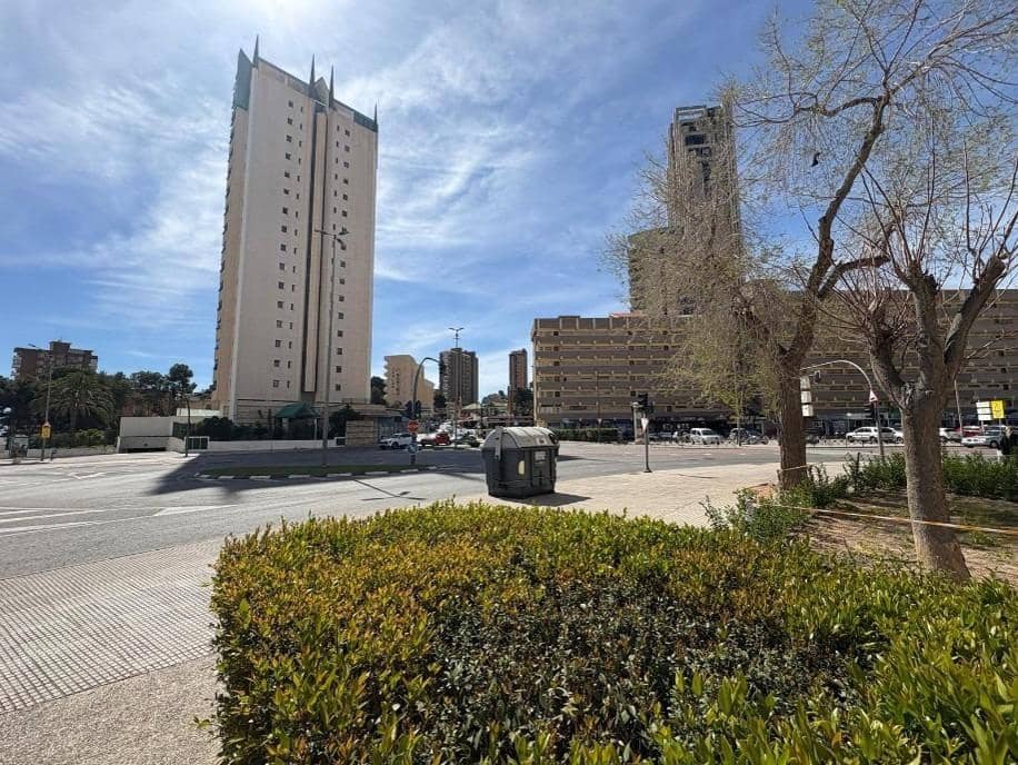 3 bedroom Flat for sale in Benidorm with pool - € 355,000 (Ref: 9065325)