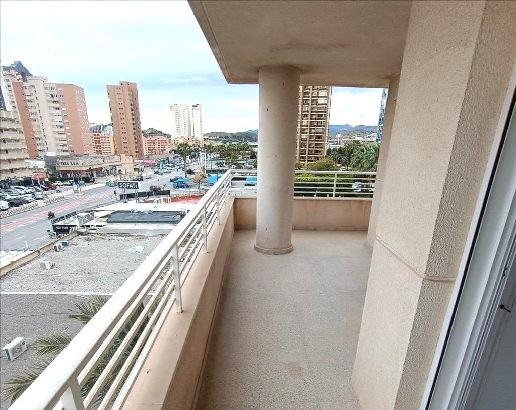 3 bedroom Flat for sale in Benidorm with pool - € 355,000 (Ref: 9065325)