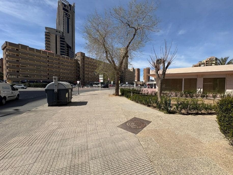 3 bedroom Flat for sale in Benidorm with pool - € 355,000 (Ref: 9065325)