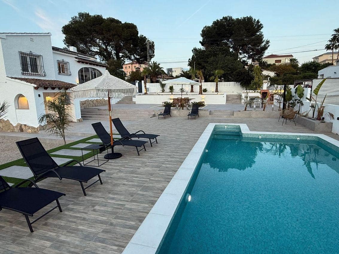 5 bedroom Villa for rent in Calpe / Calp - € 3,100 (Ref: 9162386)