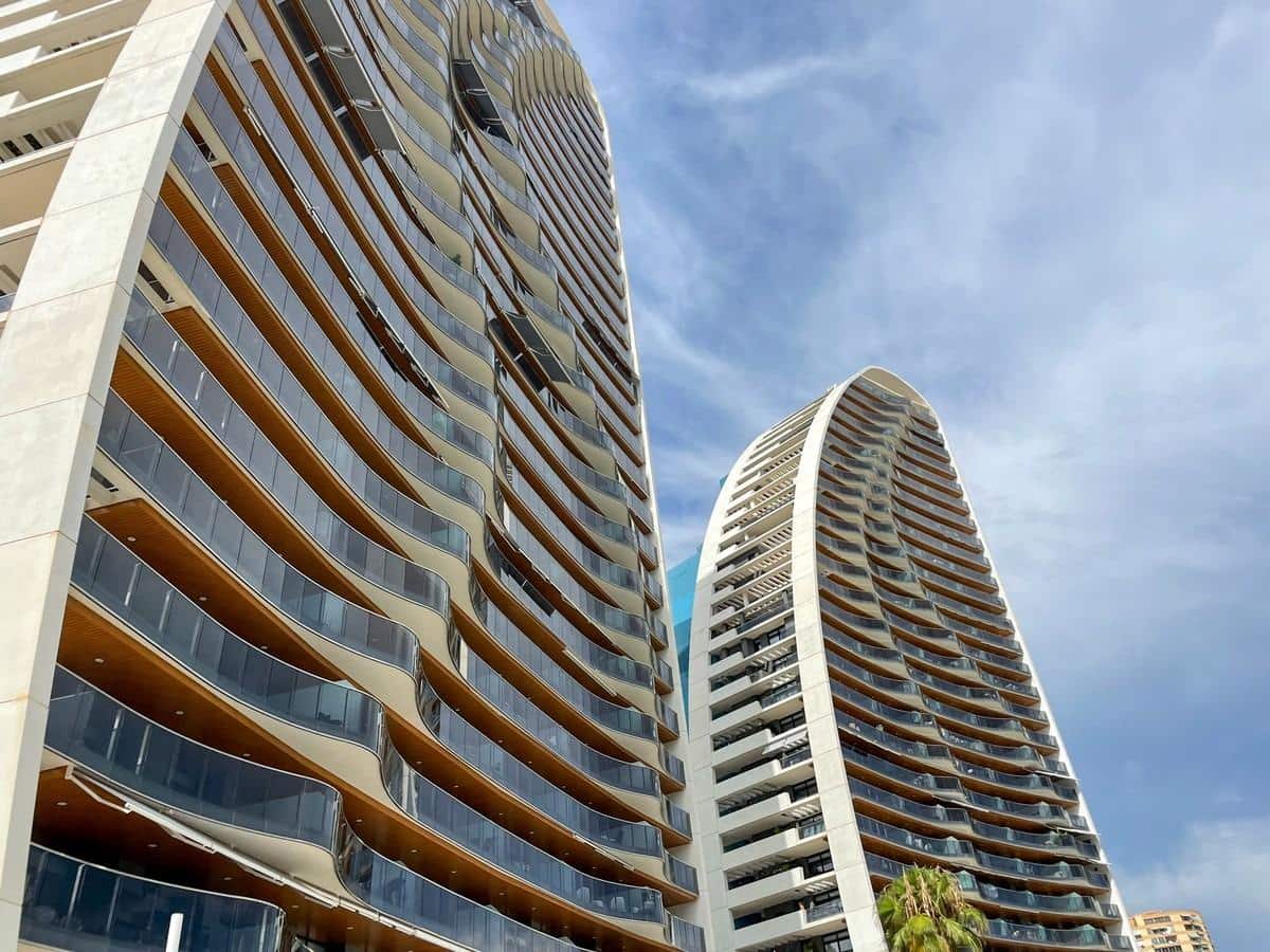Piso de 2 habitaciones en Benidorm en venta con piscina garaje - 630.000 € (Ref: 9322014)