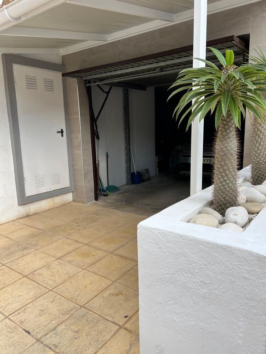 3 bedroom Villa for sale in Benidorm with pool garage - € 495,000 (Ref: 9359697)