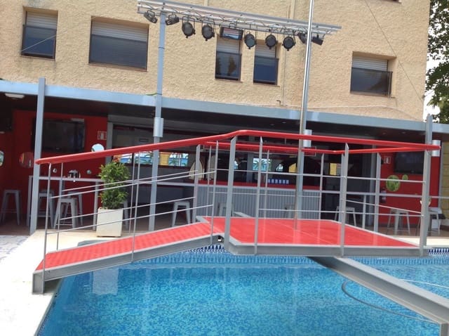 14 bedroom Hotel for sale in Benidorm with pool garage - € 1,800,000 (Ref: 9406739)