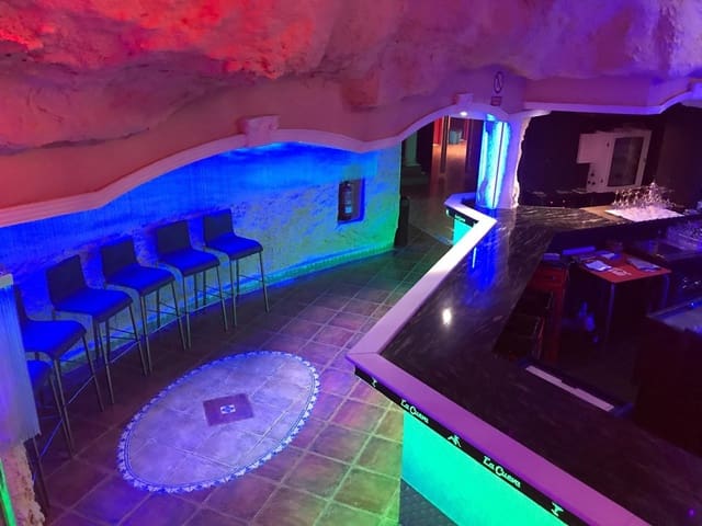 14 bedroom Hotel for sale in Benidorm with pool garage - € 1,800,000 (Ref: 9406739)