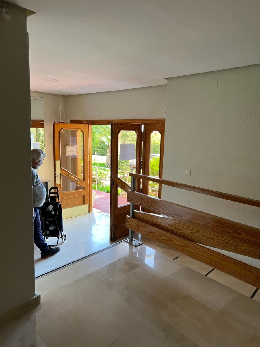 Appartement de 1 chambre à louer à Benidorm avec piscine garage - 850 € (Ref: 9596301)