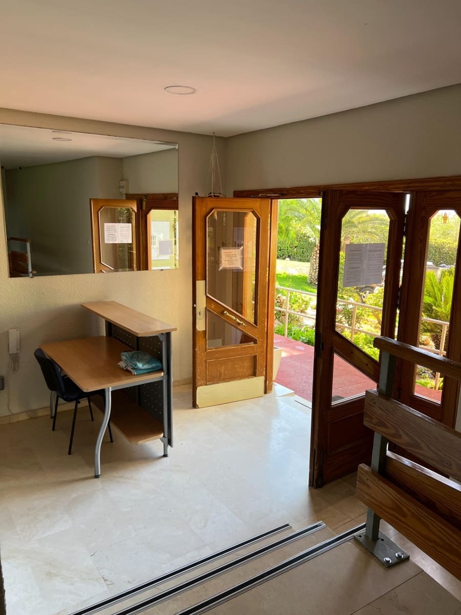 Appartement de 1 chambre à louer à Benidorm avec piscine garage - 850 € (Ref: 9596301)