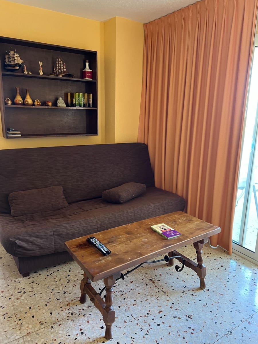 Appartement de 1 chambre à louer à Benidorm avec piscine garage - 850 € (Ref: 9596301)