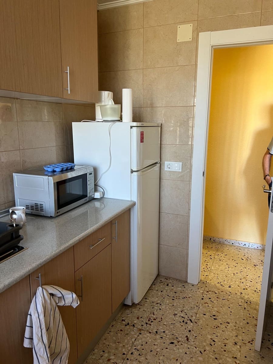 Appartement de 1 chambre à louer à Benidorm avec piscine garage - 850 € (Ref: 9596301)