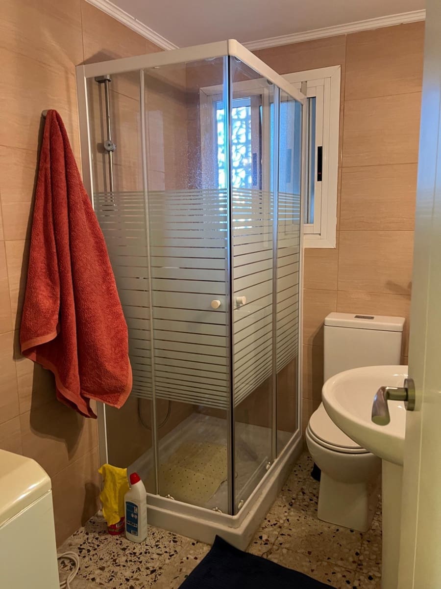 Appartement de 1 chambre à louer à Benidorm avec piscine garage - 850 € (Ref: 9596301)