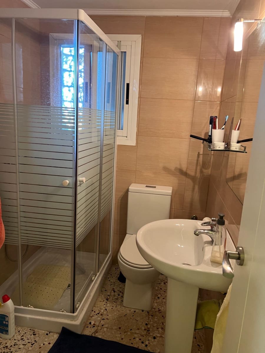 Appartement de 1 chambre à louer à Benidorm avec piscine garage - 850 € (Ref: 9596301)