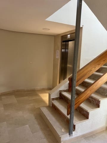Appartement de 1 chambre à louer à Poniente, Benidorm avec piscine garage - 850 € (Ref: 9596301)