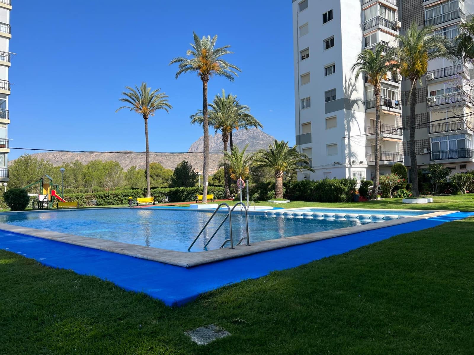 Appartement de 1 chambre à louer à Benidorm avec piscine garage - 850 € (Ref: 9596301)