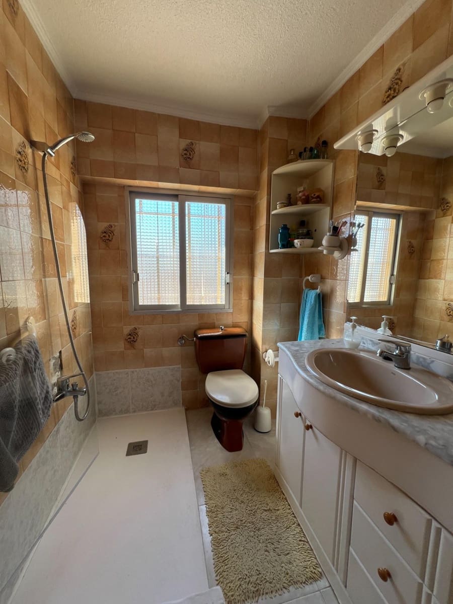 3 bedroom Flat for sale in Benidorm with pool garage - € 273,000 (Ref: 9666699)