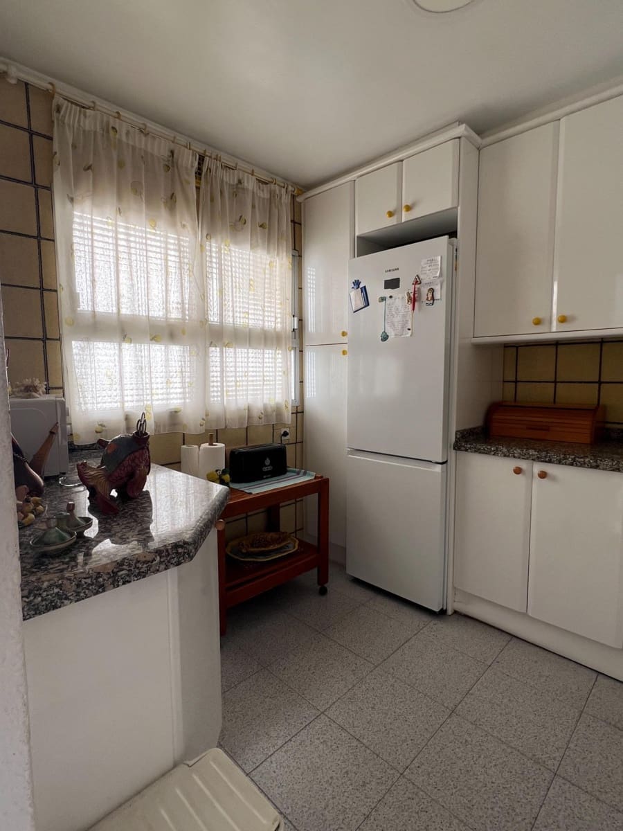 3 bedroom Flat for sale in Benidorm with pool garage - € 273,000 (Ref: 9666699)