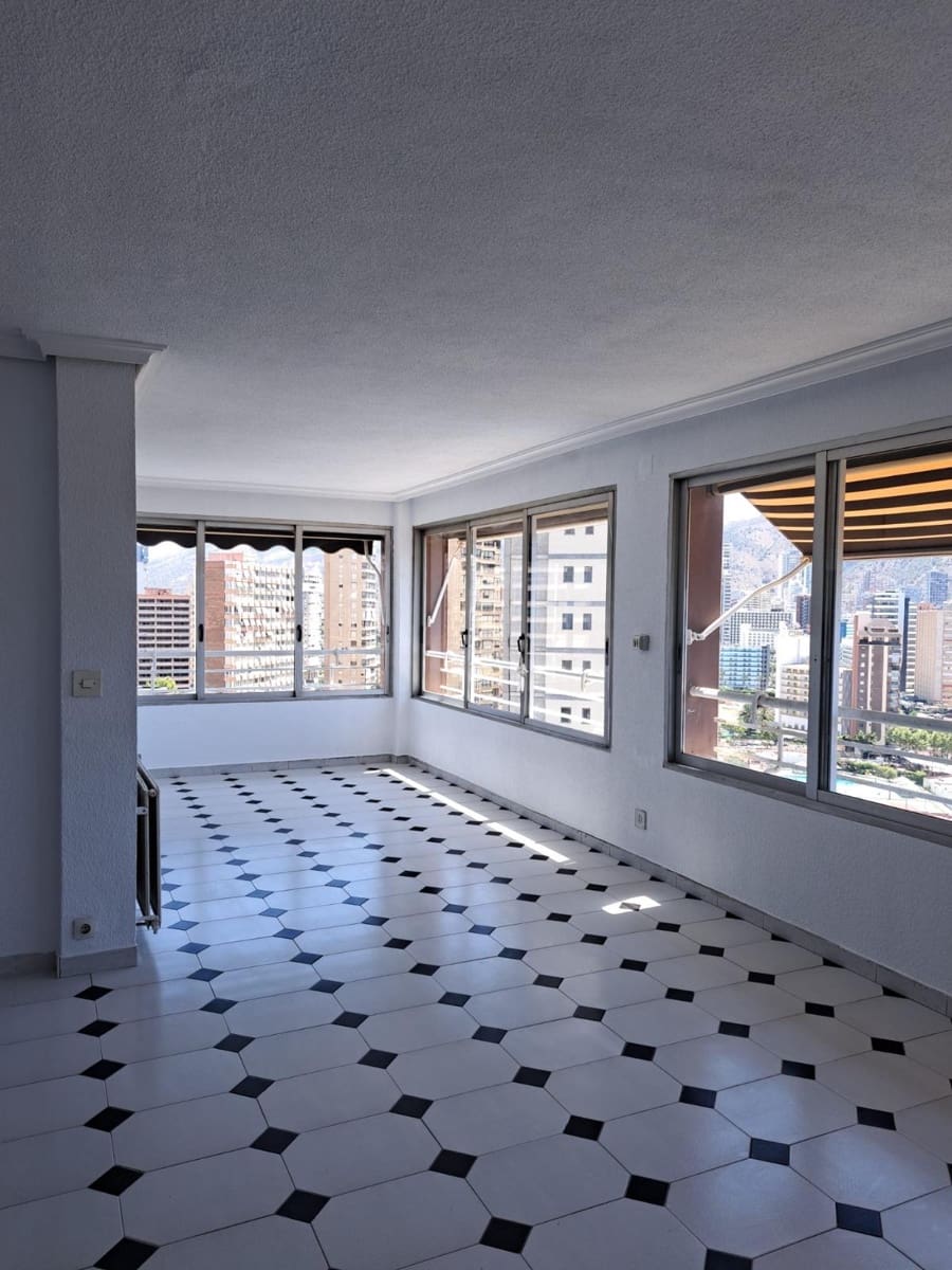 4 soveværelse Lejlighed til salg i Benidorm med swimmingpool - € 495.000 (Ref: 9686566)