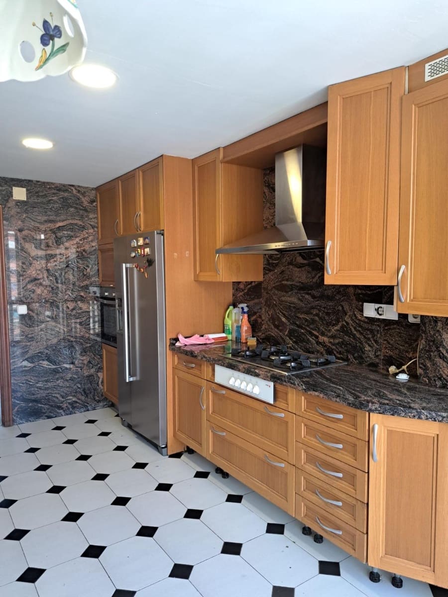 4 soveværelse Lejlighed til salg i Benidorm med swimmingpool - € 495.000 (Ref: 9686566)