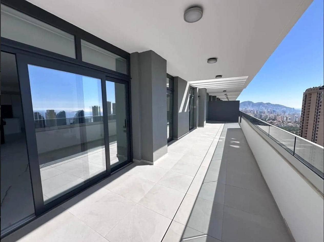 3 soveværelse Penthouse til salg i Benidorm med swimmingpool - € 799.999 (Ref: 9690899)