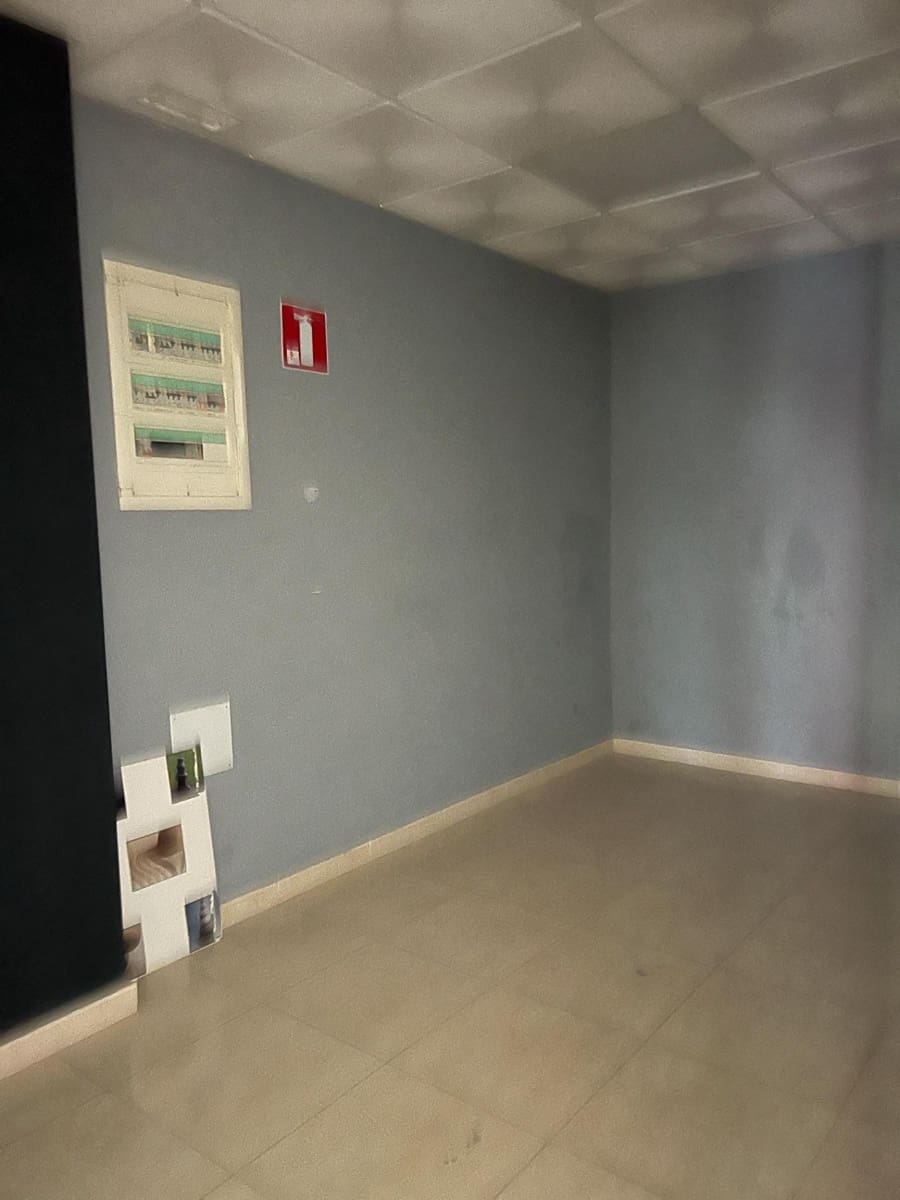 Commercial for sale in Benidorm - € 179,000 (Ref: 9712107)