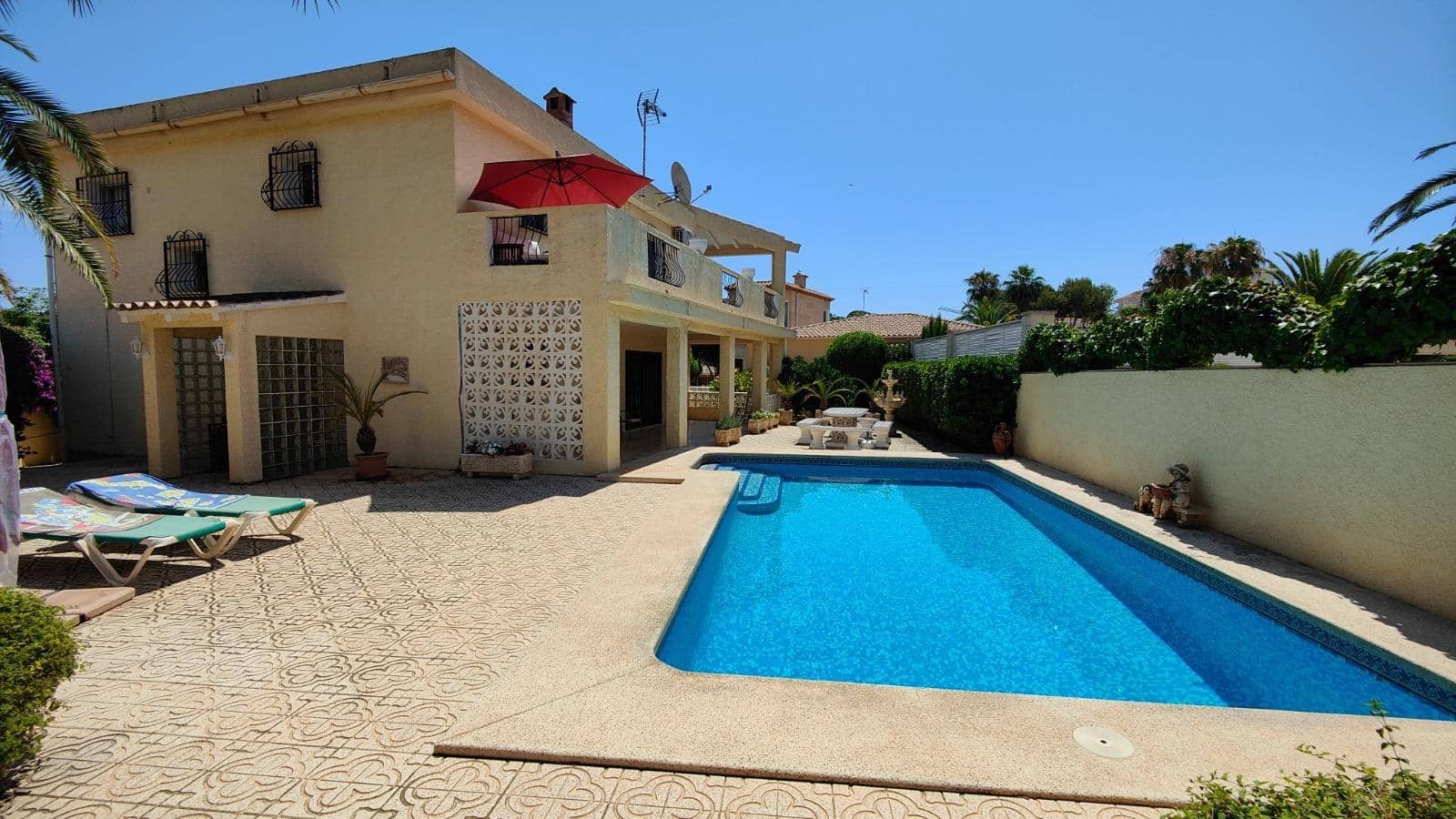 3 bedroom Villa for sale in Alfaz del Pi / L'Alfas del Pi with pool - € 530,000 (Ref: 9720100)