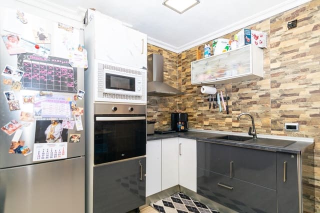 3 slaapkamer Flat te koop in Colonia Madrid, Benidorm - € 189.000 (Ref: 9755829)