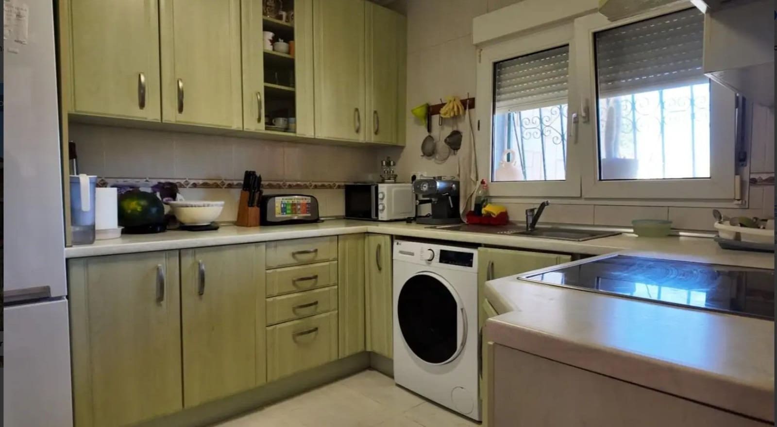 4 makuuhuone Huvila myytävänä paikassa La Nucia mukana 
autotalli - 419 000 € (Ref: 9843620)