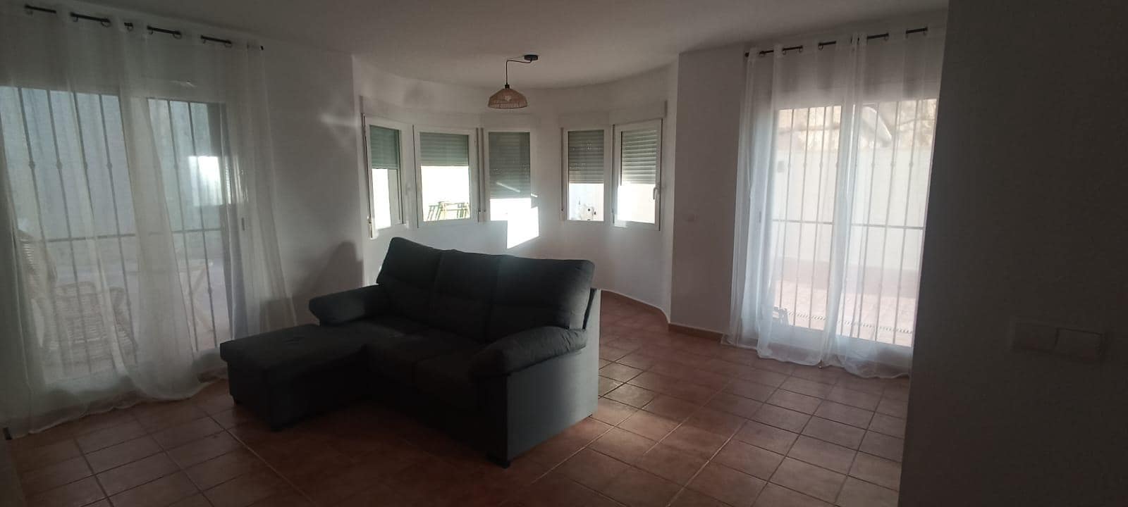 Adosado de 3 habitaciones en Finestrat en alquiler con piscina garaje - 1.500 € (Ref: 9873663)