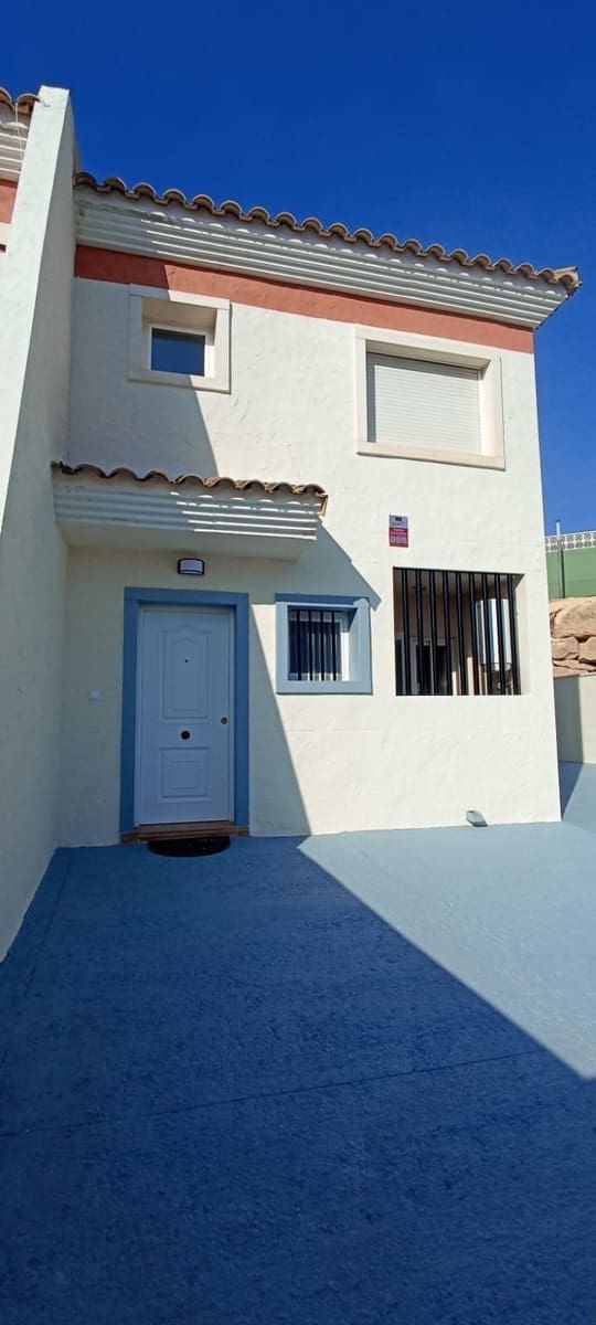 Adosado de 3 habitaciones en Finestrat en alquiler con piscina garaje - 1.500 € (Ref: 9873663)