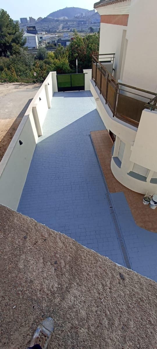Adosado de 3 habitaciones en Finestrat en alquiler con piscina garaje - 1.500 € (Ref: 9873663)