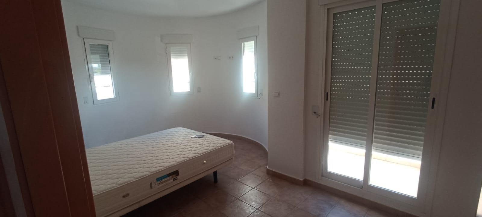 Adosado de 3 habitaciones en Finestrat en alquiler con piscina garaje - 1.500 € (Ref: 9873663)