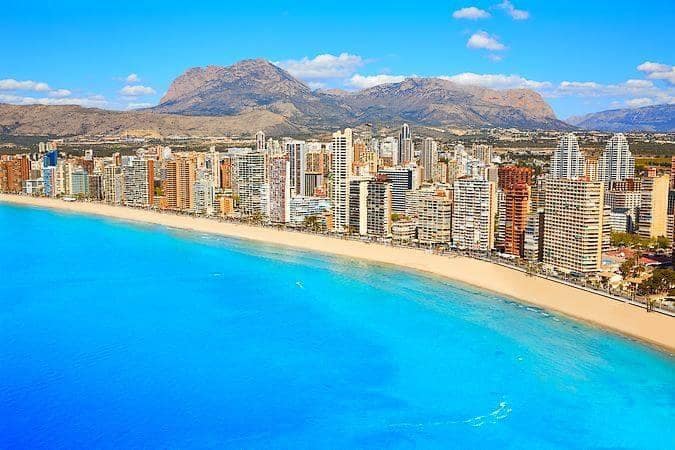 90 chambre Hôtel à vendre à Benidorm - 8 500 000 € (Ref: 9894023)