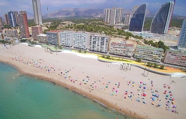 90 chambre Hôtel à vendre à Poniente, Benidorm - 8 500 000 € (Ref: 9894023)