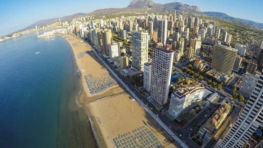 90 chambre Hôtel à vendre à Benidorm - 8 500 000 € (Ref: 9894023)