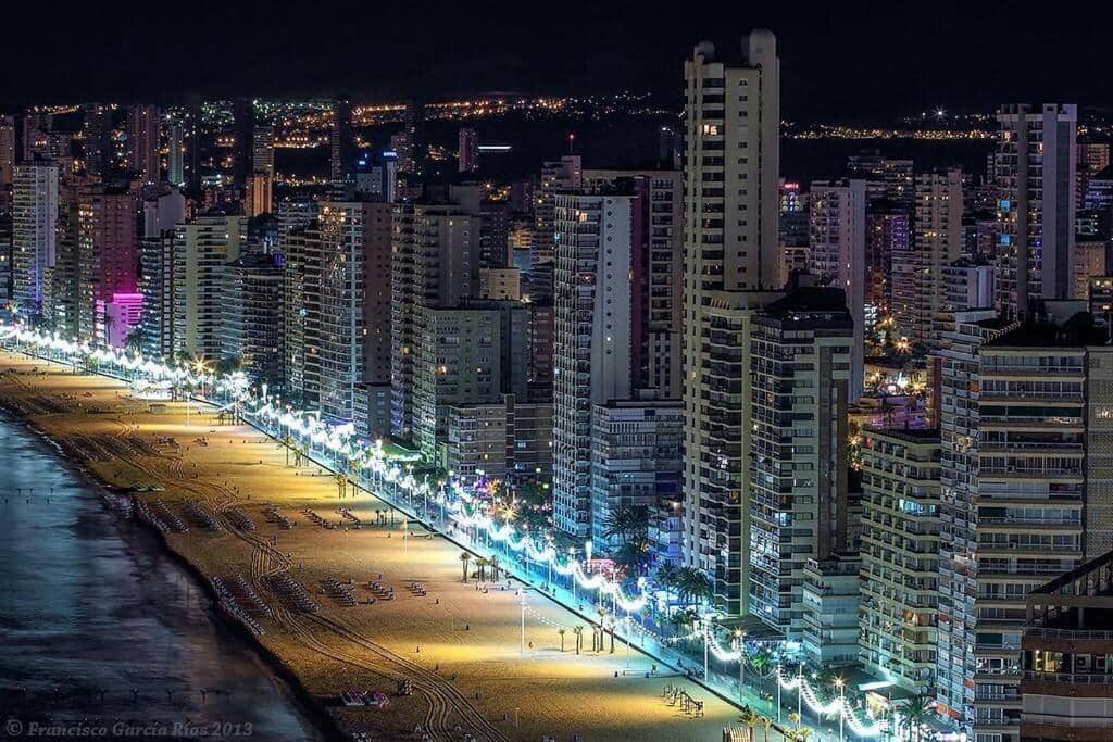 90 chambre Hôtel à vendre à Benidorm - 8 500 000 € (Ref: 9894023)