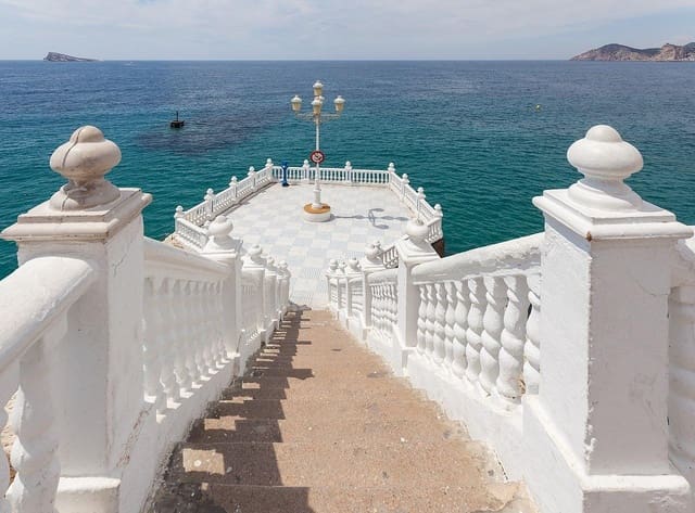 90 chambre Hôtel à vendre à Poniente, Benidorm - 8 500 000 € (Ref: 9894023)