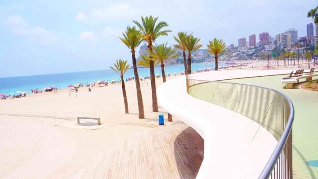 90 chambre Hôtel à vendre à Poniente, Benidorm - 8 500 000 € (Ref: 9894023)