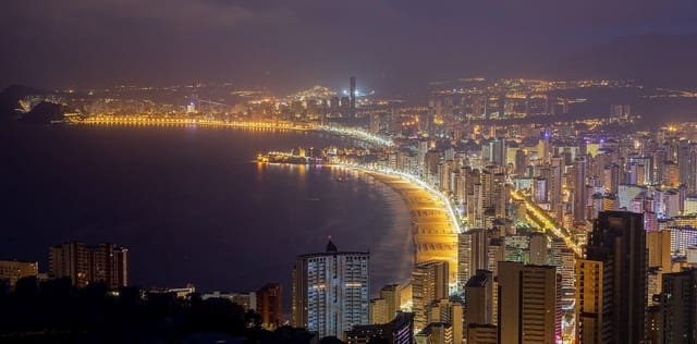 90 chambre Hôtel à vendre à Poniente, Benidorm - 8 500 000 € (Ref: 9894023)