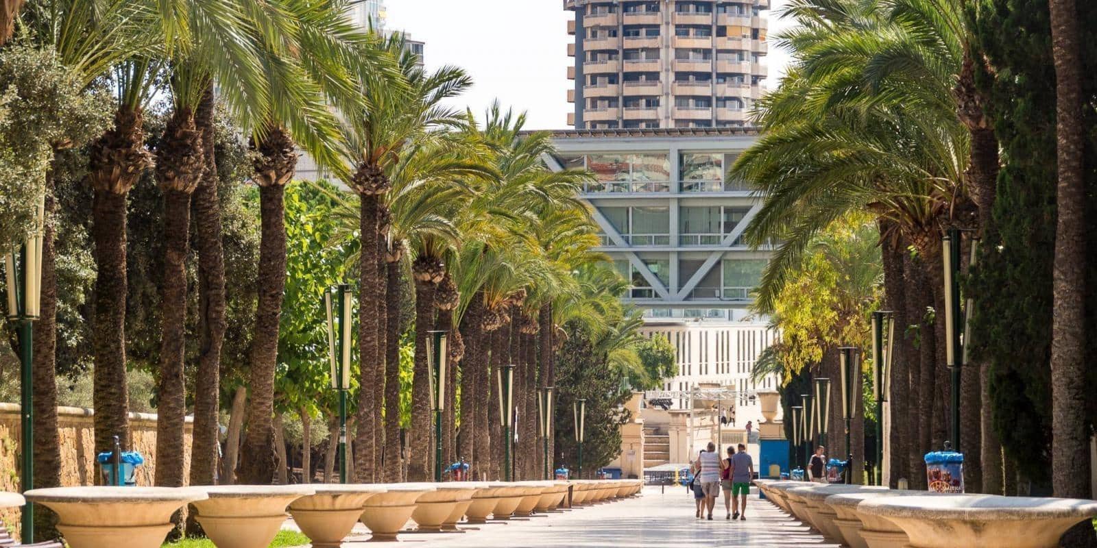 2 soveværelse Lejlighed til salg i Benidorm med swimmingpool - € 299.000 (Ref: 9920548)