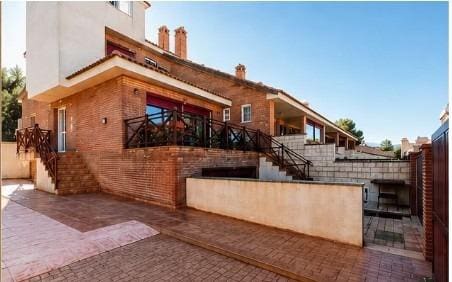 3 soveværelse Villa til salg i La Nucia med swimmingpool garage - € 310.000 (Ref: 9949903)