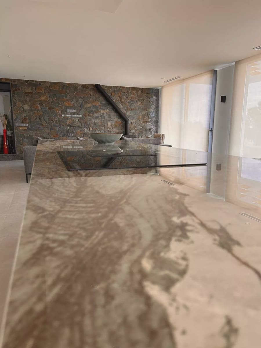 Chalet de 4 habitaciones en Pinoso en venta con piscina garaje - 600.000 € (Ref: 10017762)