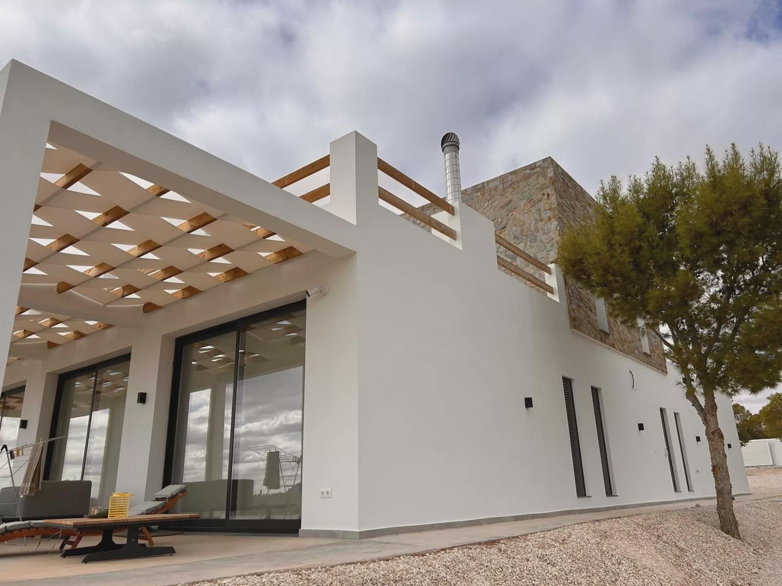 Chalet de 4 habitaciones en Pinoso en venta con piscina garaje - 600.000 € (Ref: 10017762)